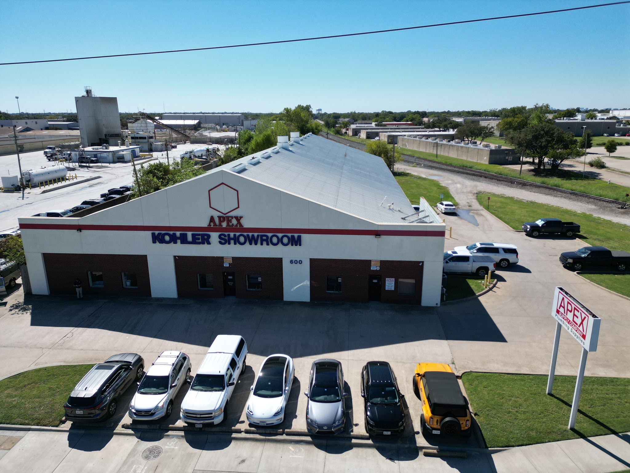 Exterior photo of Apex Supply in Richardson with plumbing supplies and Kitchen & Bath showroom inside