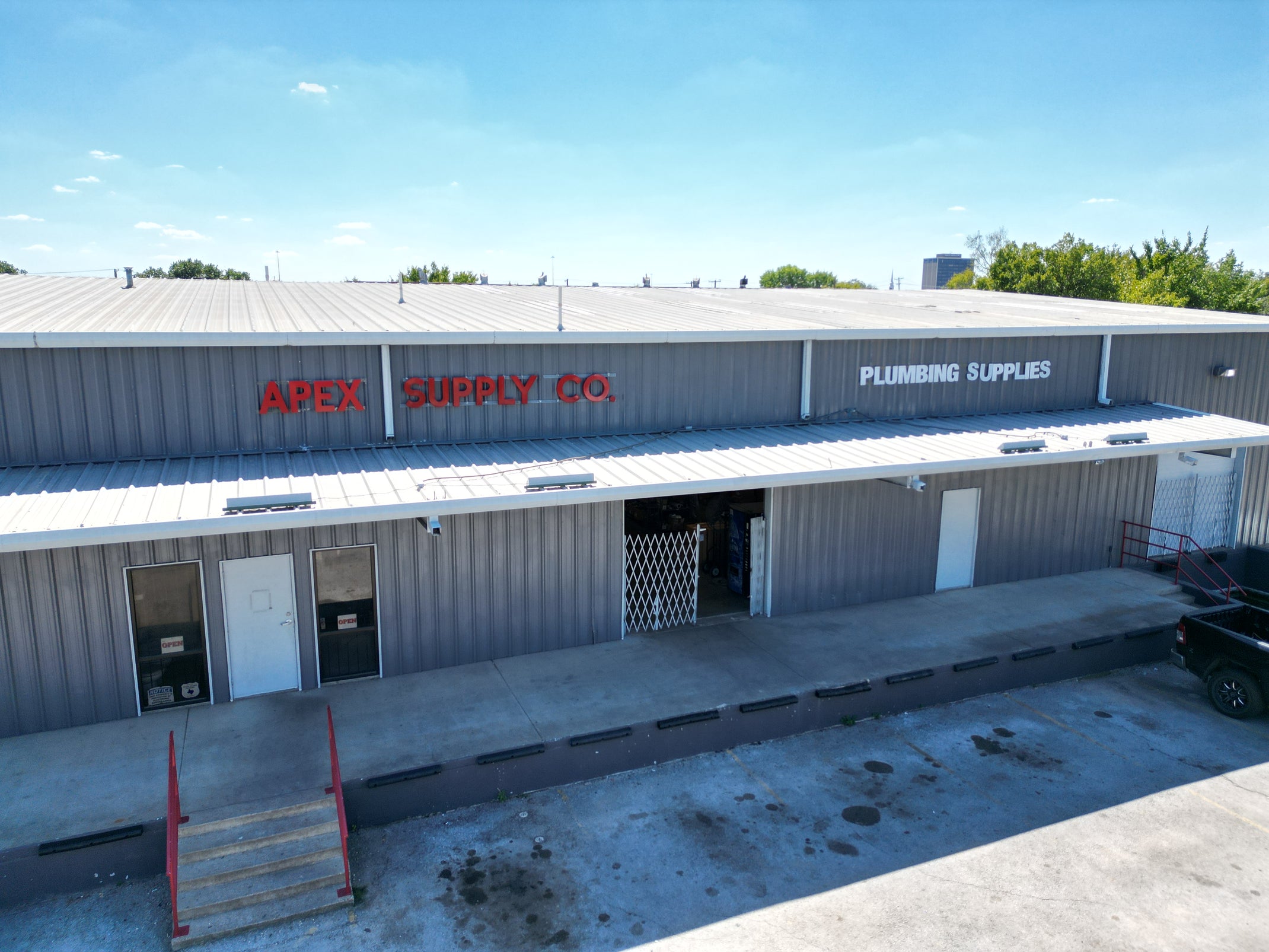 Exterior Photo of Apex Supply in Oak Cliff Texas with Plumbing Supplies sold inside