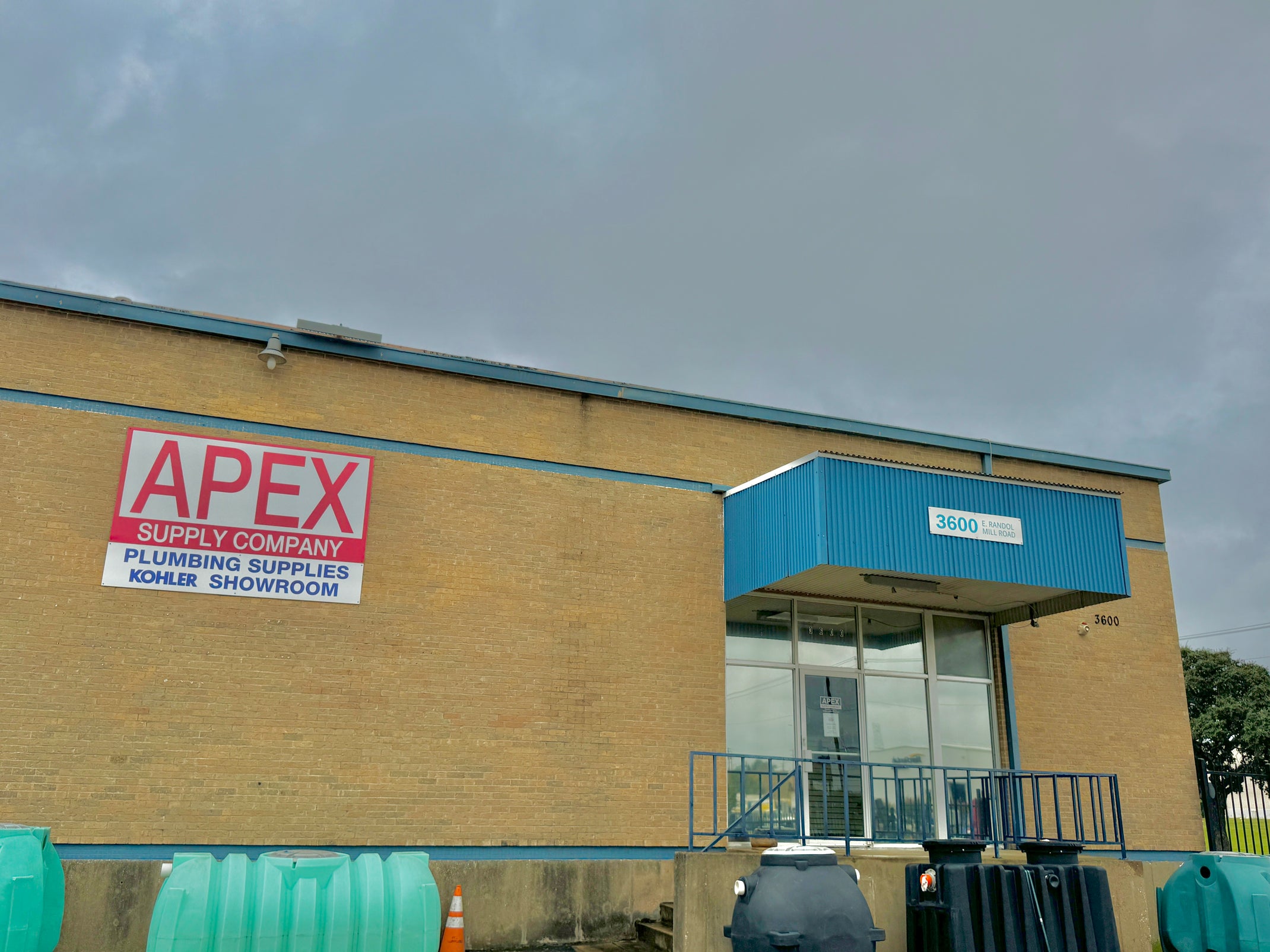 Exterior Photo of Apex Supply in Arlington Texas