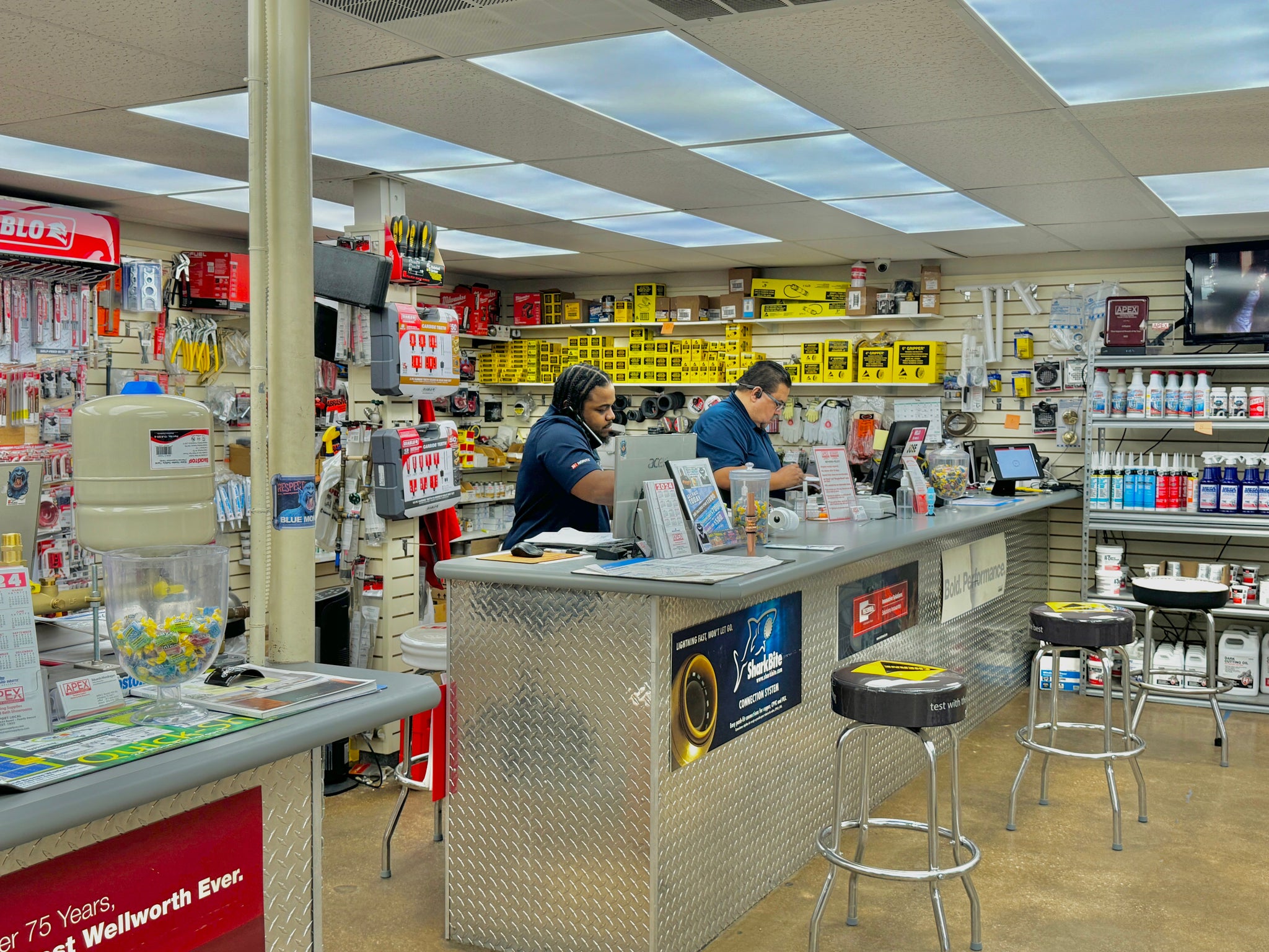 Our plumbing parts experts helping customers for their plumbing projects in Arlington Texas