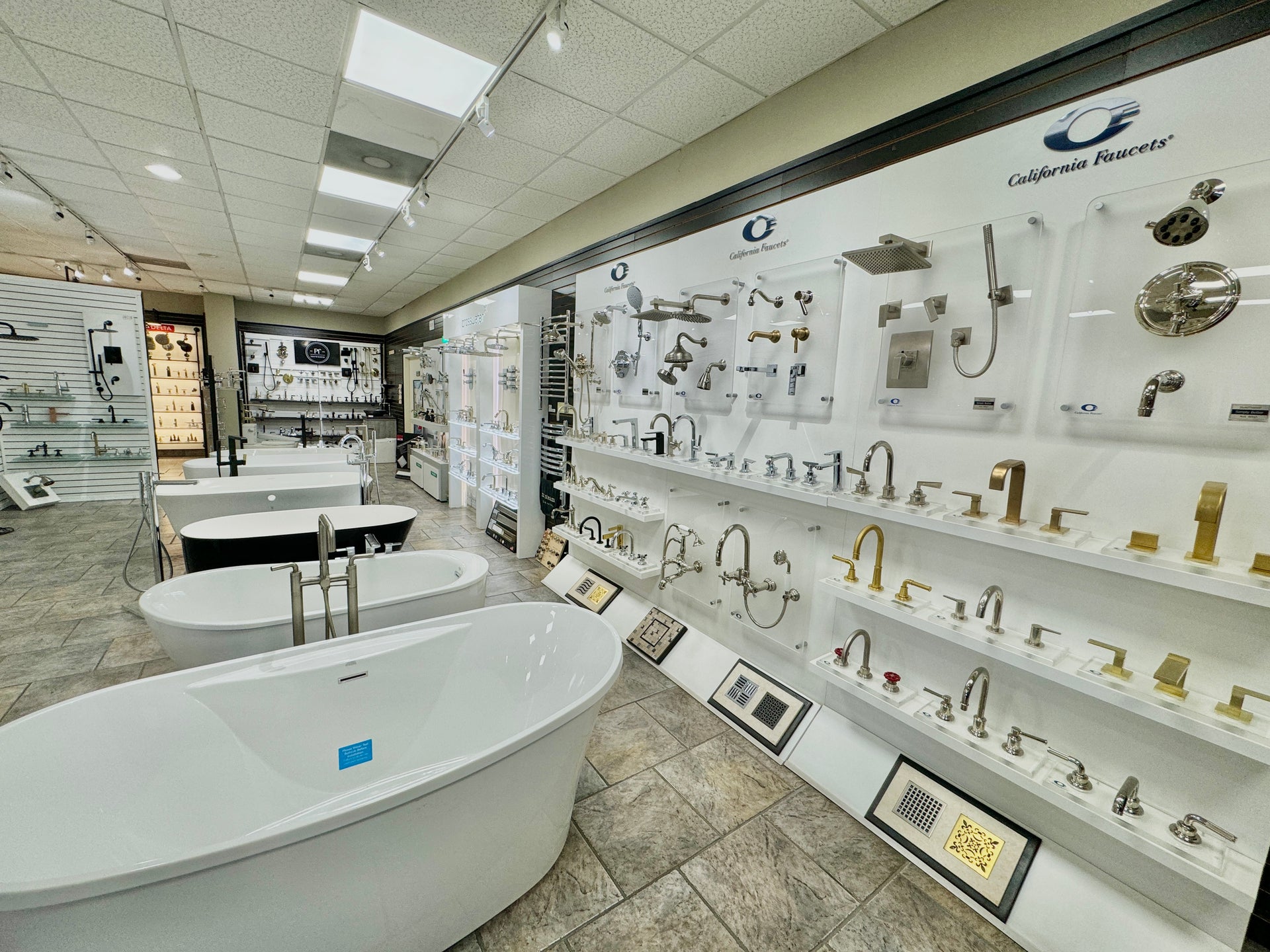 Beautiful standing bathtubs and luxury faucets in Richardson and DFW