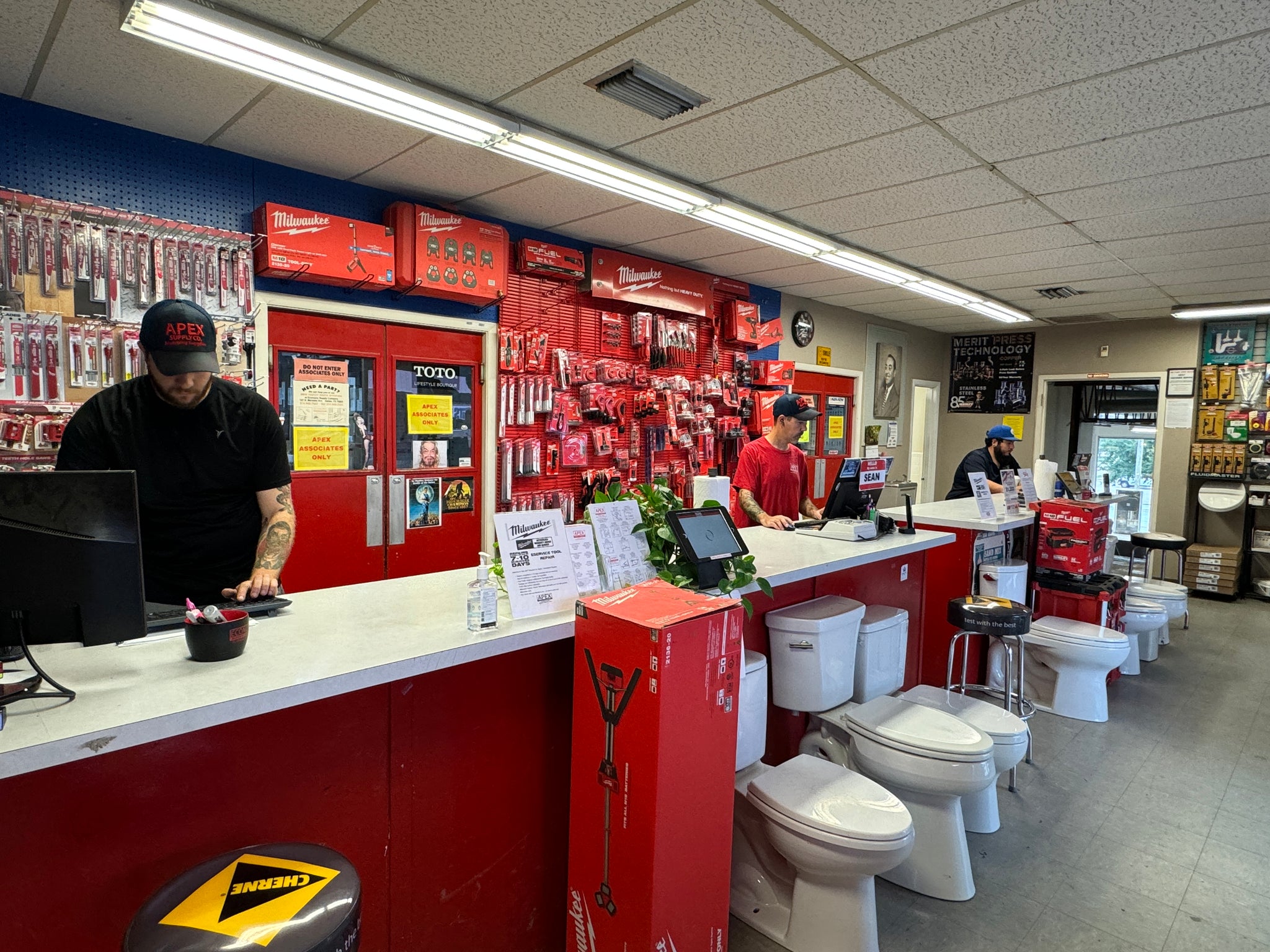 Plumbing Parts Counter Team taking orders in Fort Worth